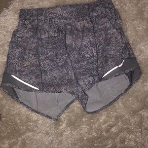 lululemon hotty hot shorts SIZE 4 & 4”